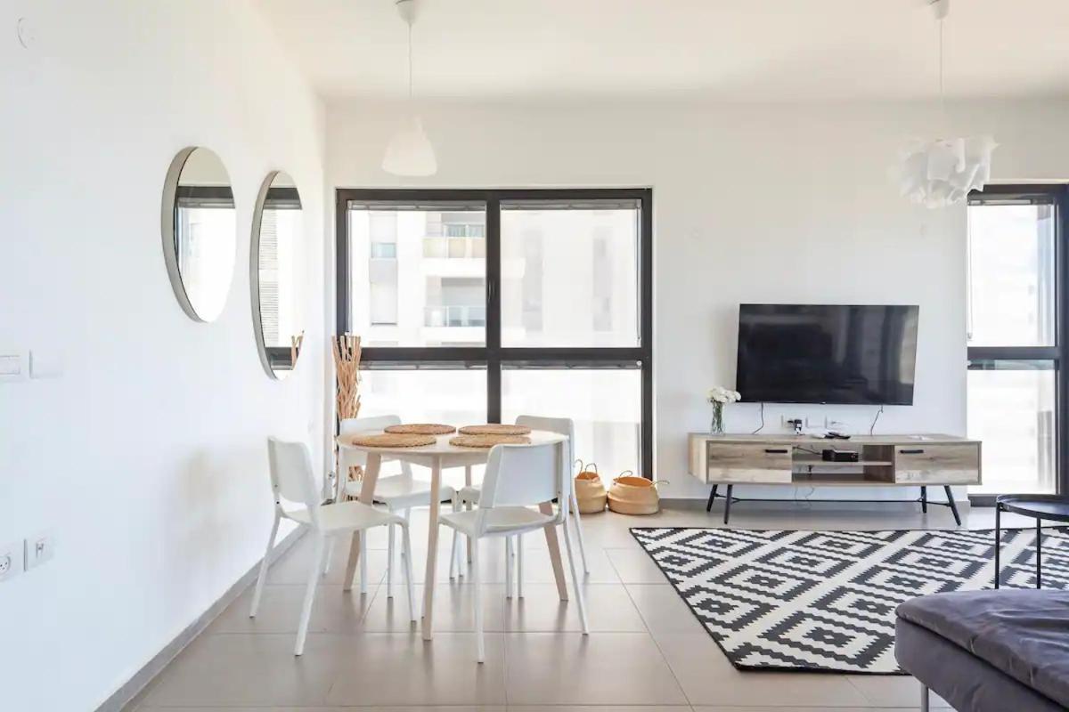 Oַ&O Group- Luxury Apt Tower Best Sea View Bat Yam Exterior foto