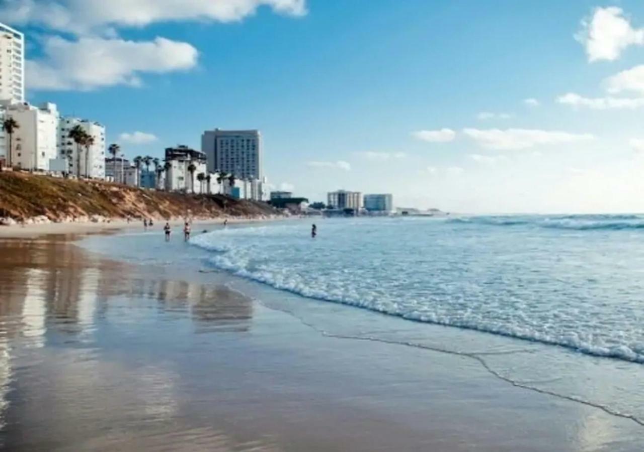 Oַ&O Group- Luxury Apt Tower Best Sea View Bat Yam Exterior foto